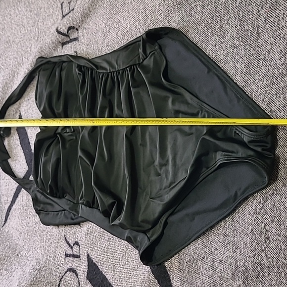 One piece, no brand black color - Picture 7 of 15